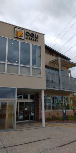 荒川区尾久図書館北側出入口